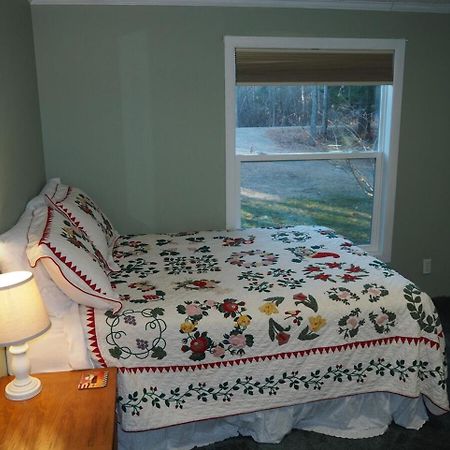 The Green Lake Getaway - Shared Lake Access! Interlochen 外观 照片