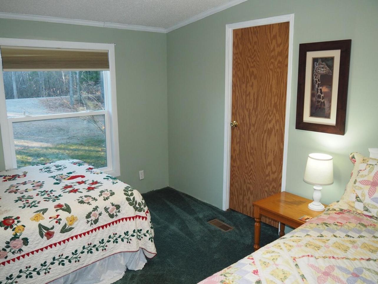 The Green Lake Getaway - Shared Lake Access! Interlochen 外观 照片