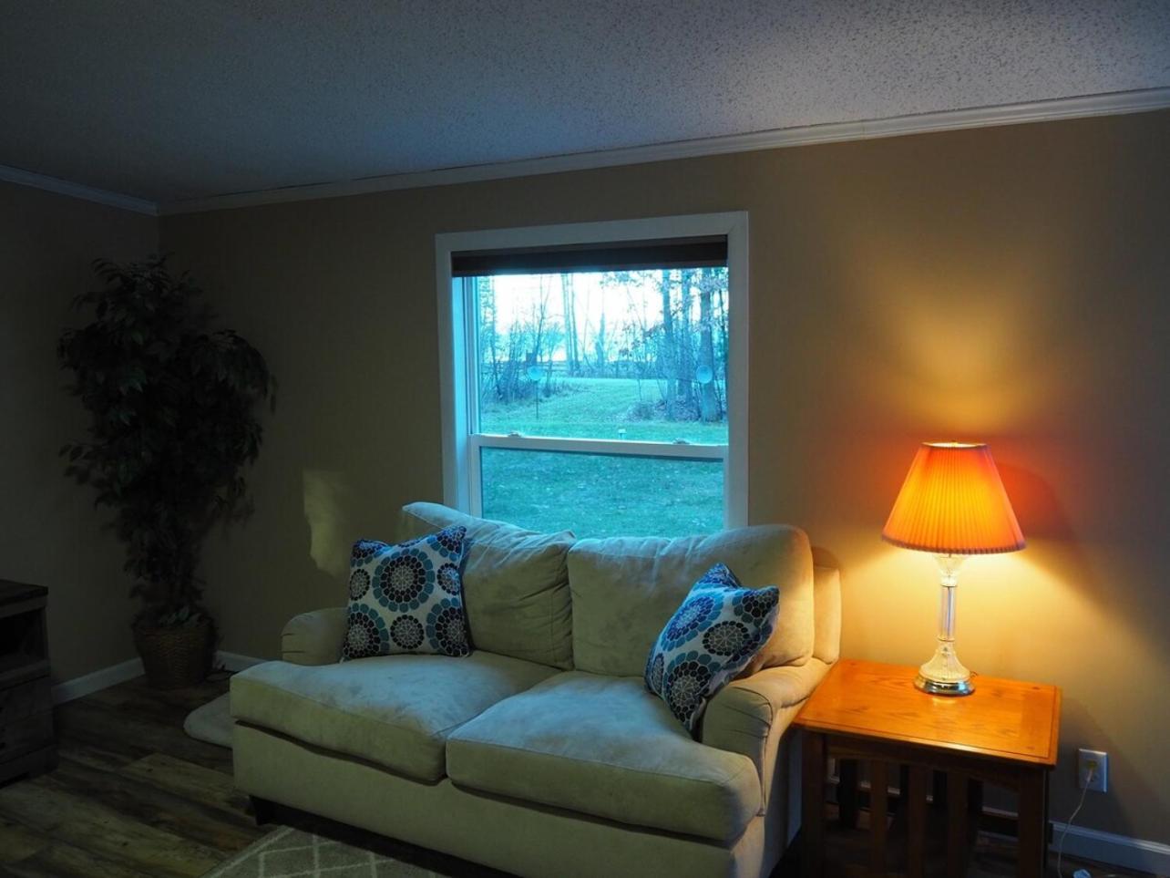 The Green Lake Getaway - Shared Lake Access! Interlochen 外观 照片