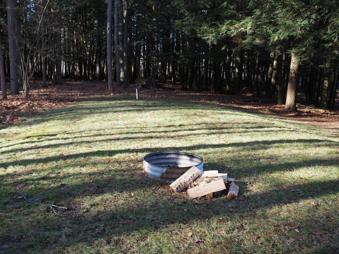 The Green Lake Getaway - Shared Lake Access! Interlochen 外观 照片