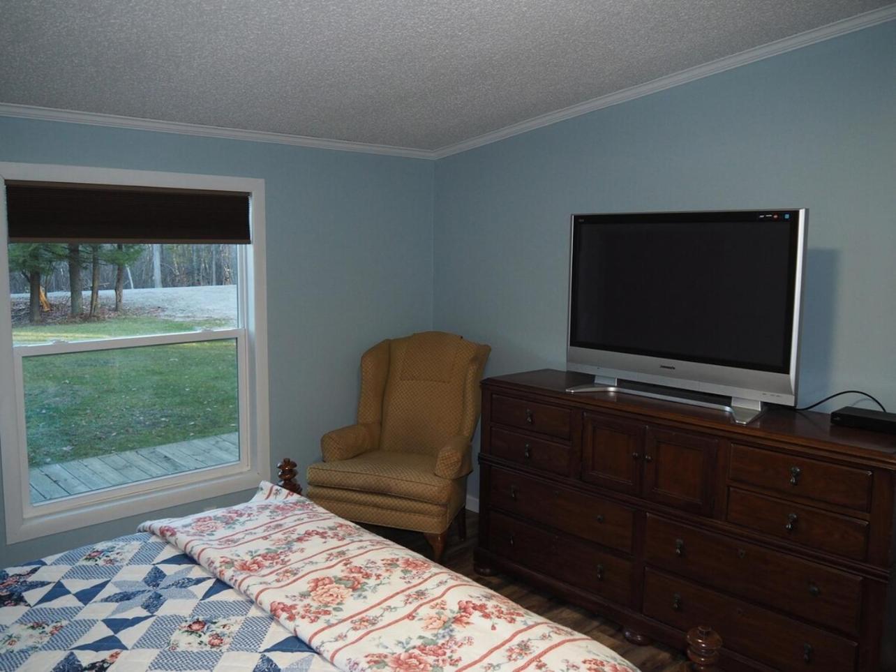 The Green Lake Getaway - Shared Lake Access! Interlochen 外观 照片