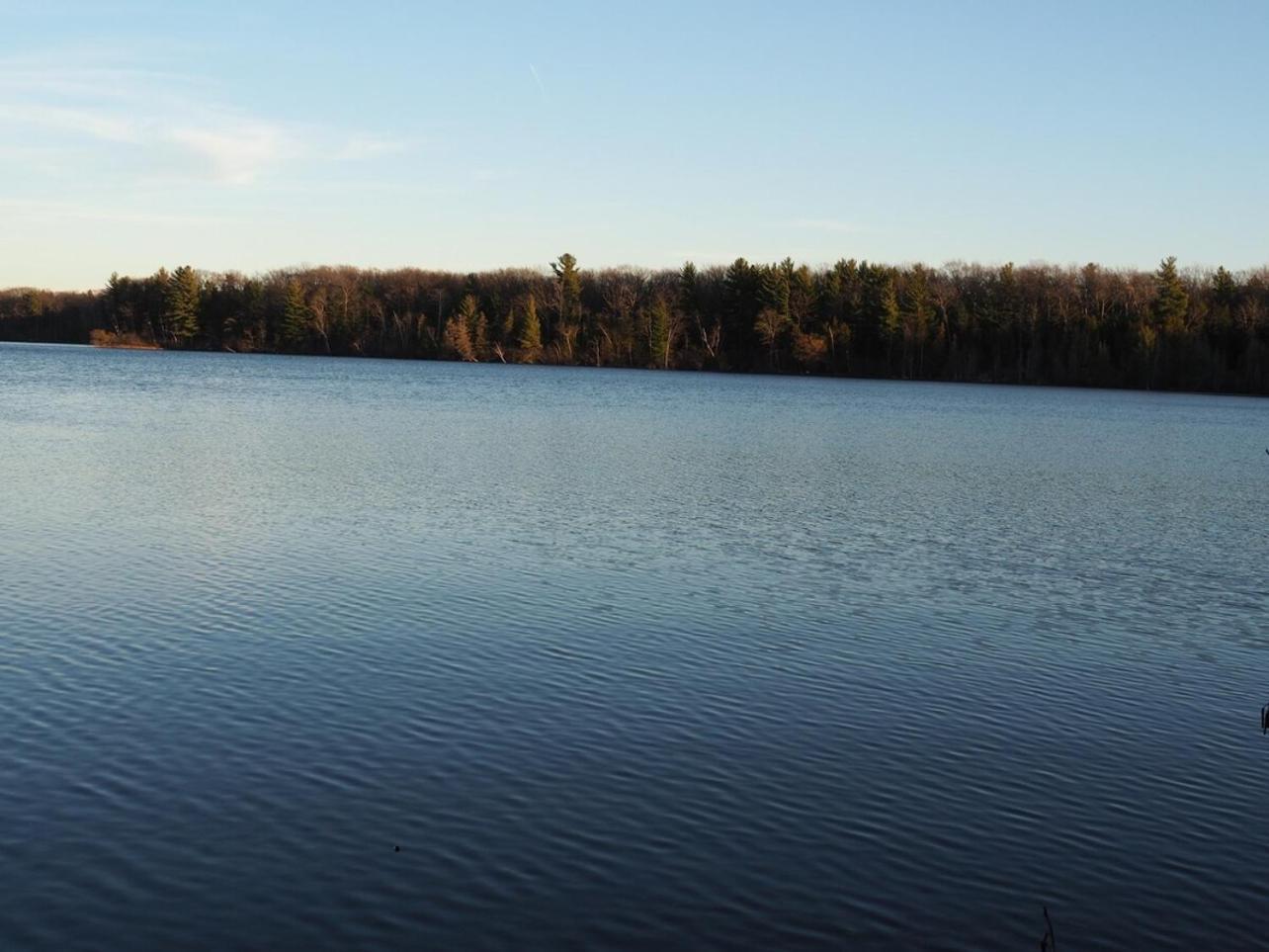 The Green Lake Getaway - Shared Lake Access! Interlochen 外观 照片