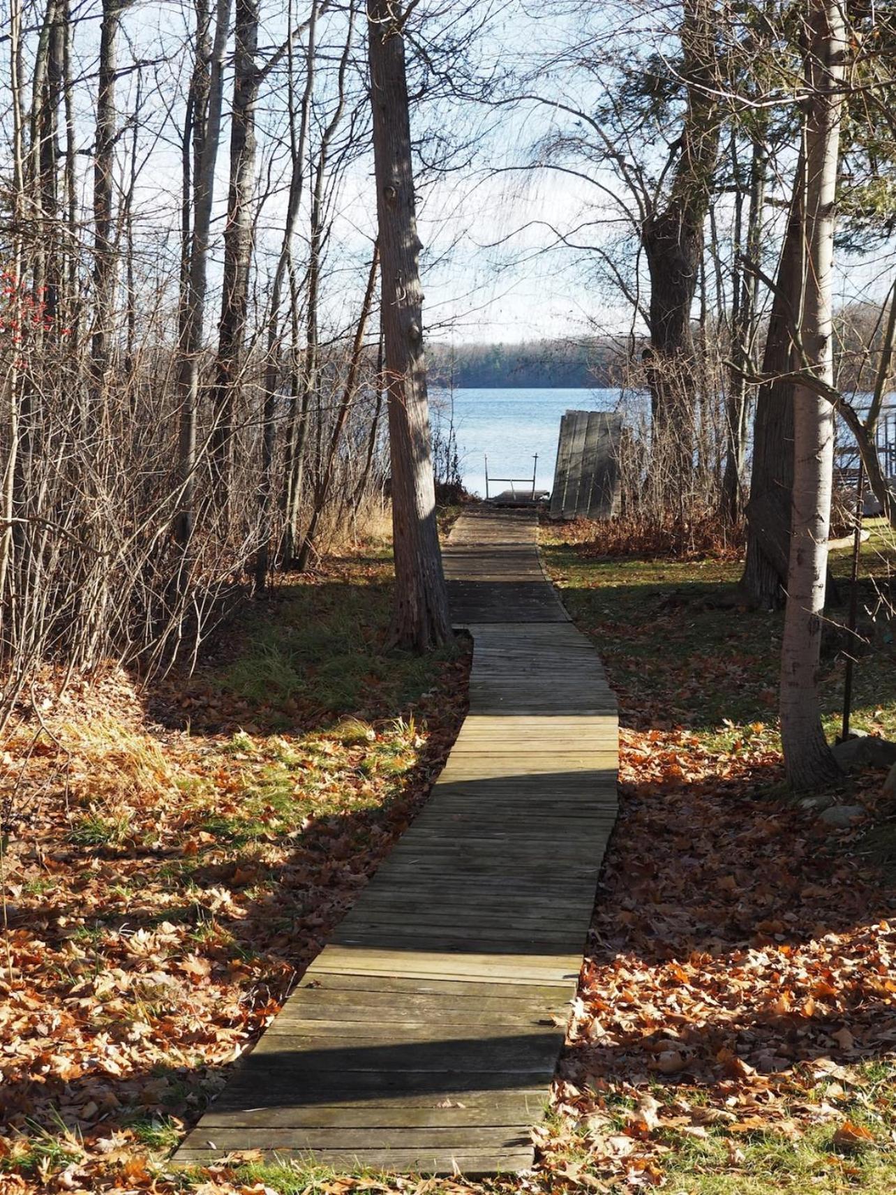 The Green Lake Getaway - Shared Lake Access! Interlochen 外观 照片