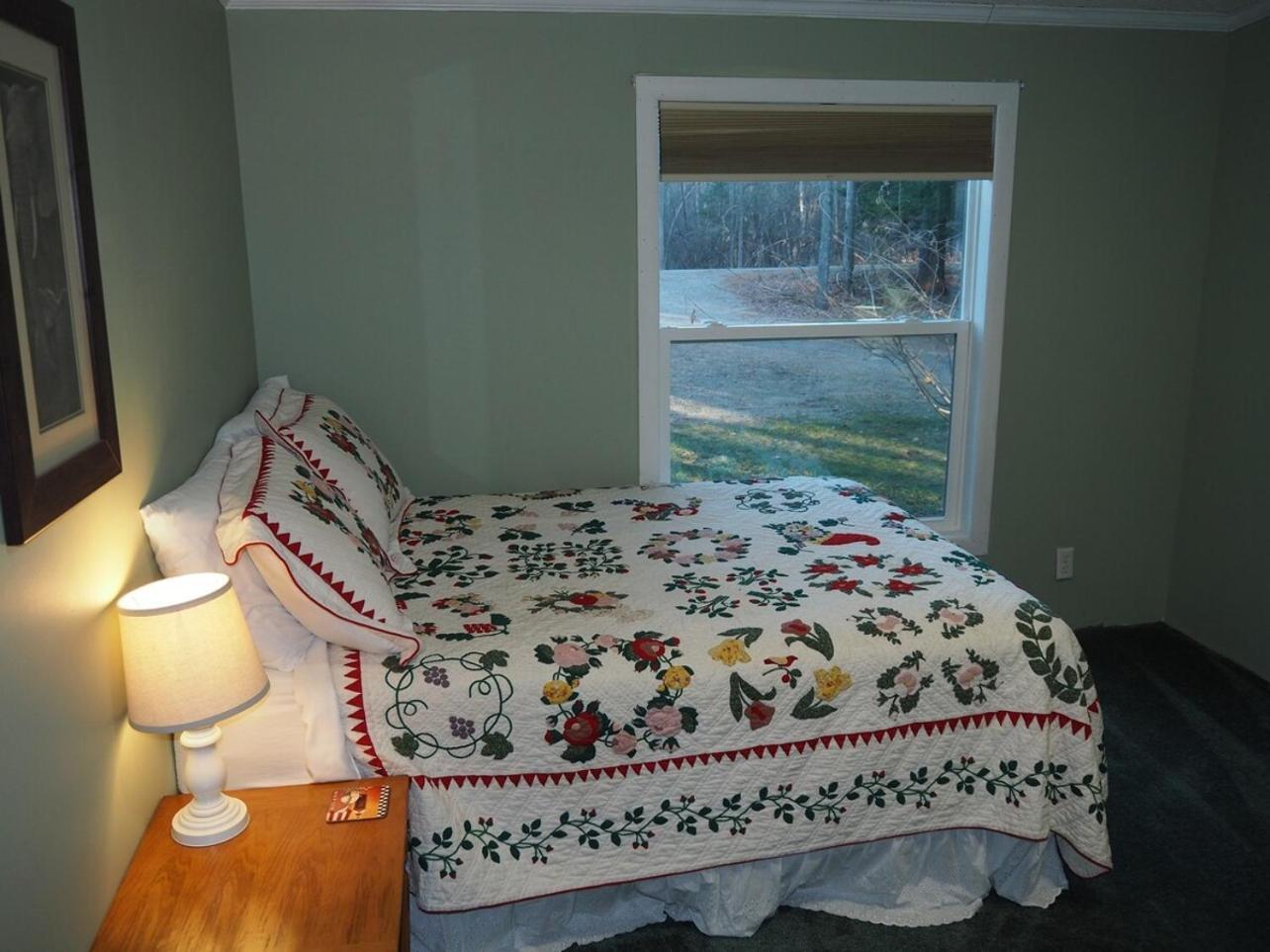 The Green Lake Getaway - Shared Lake Access! Interlochen 外观 照片
